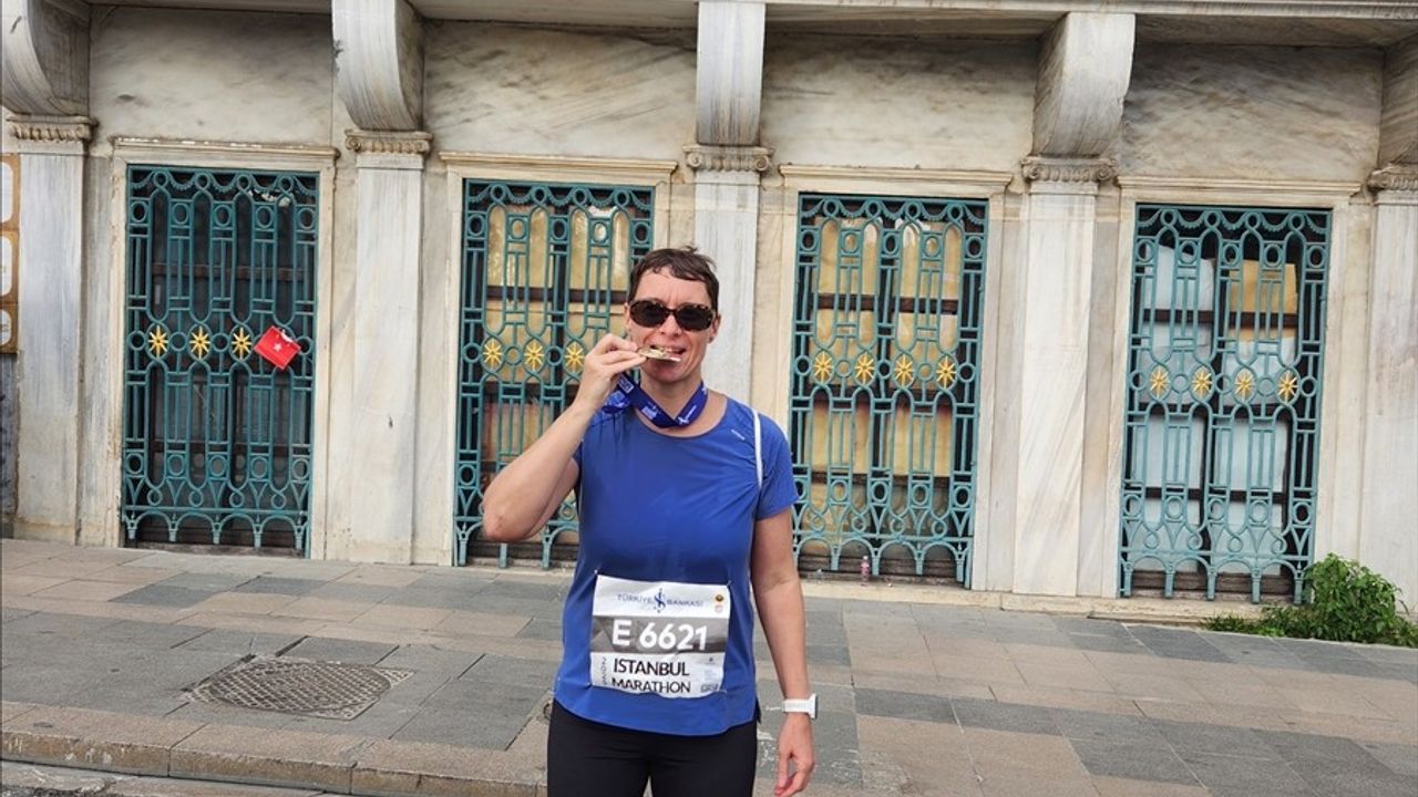 Dumont 47. İstanbul Maratonu'nu Fransa bayrağıyla tamamladı