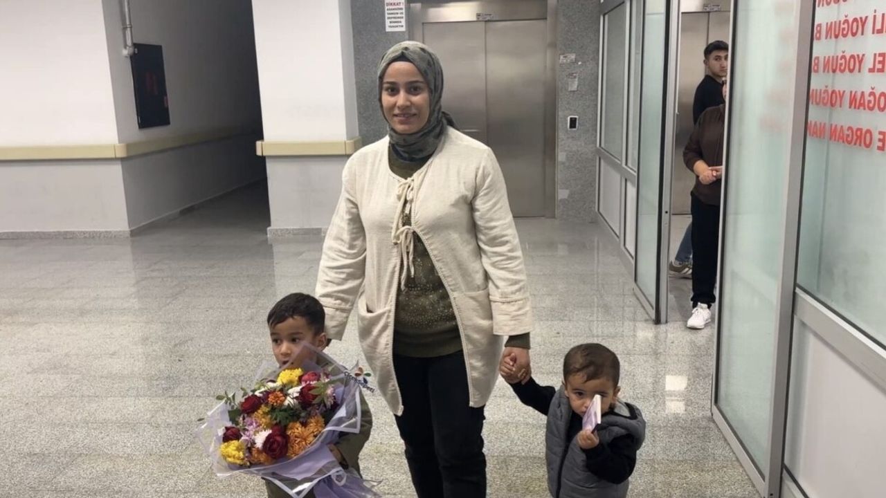 Dünya Prematüre Günü'nde Oğuzhan'dan Doktora Teşekkür Ziyareti