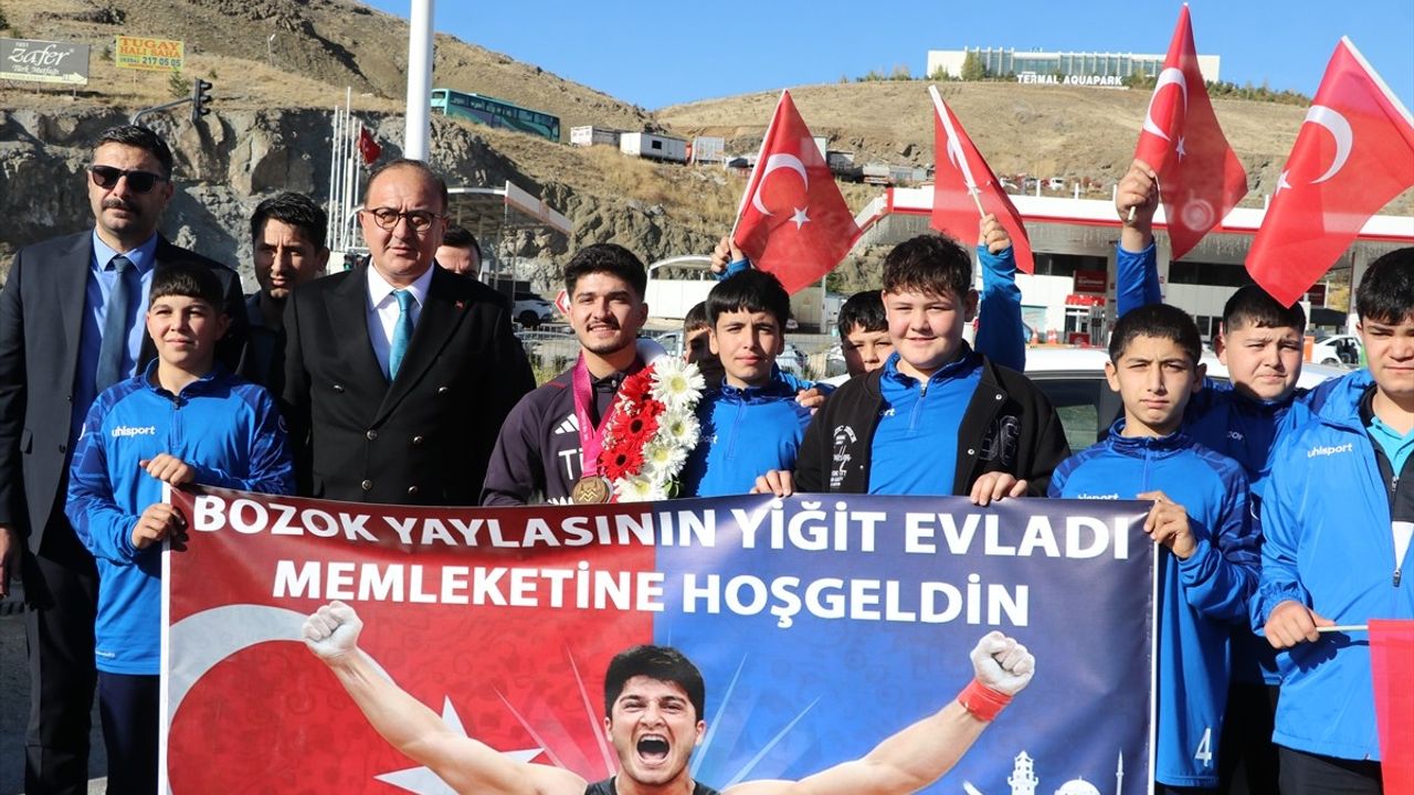 Dünya Rekortmeni Muhammed Furkan Özbek Yozgat'ta Coşkuyla Karşılandı