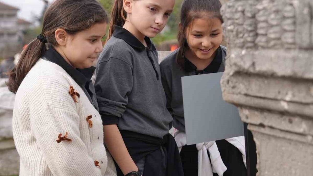 Düzce'de 110 Öğrenci Konuralp Antik Tiyatroyu Gezdi