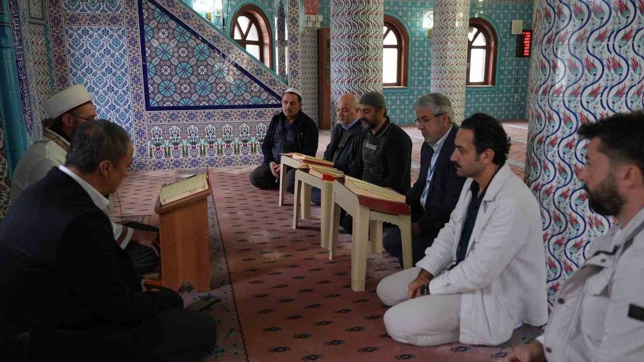 Düzce'de Her 40 Günde Bir Hatim: Şehitlik Camii'nde Günlük Mukabele Başladı