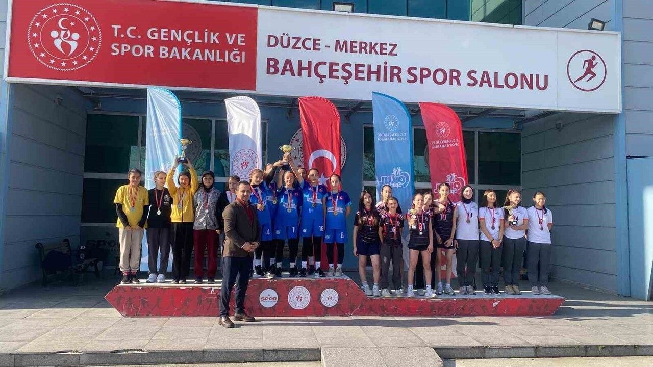 Düzce'de Kros Heyecanı: 75 Sporcu Final İçin Yarıştı