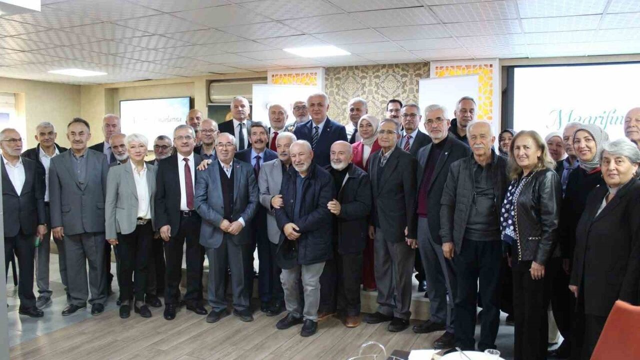 Düzce'de 'Maarifin Çınarlarına Vefa' Emekli Öğretmenleri Onurlandırdı