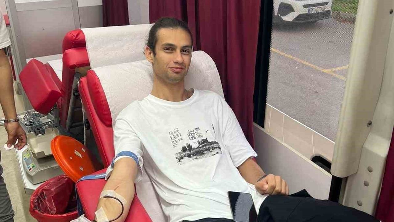 Düzce'de Öğrencilerden Kızılay’a Kan Bağışı