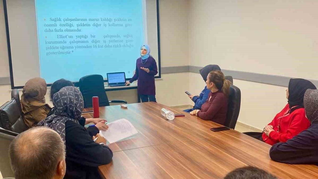 Düzce'de Sağlık Personeline 'Beyaz Kod' ve İş Sağlığı-Güvenliği Eğitimi