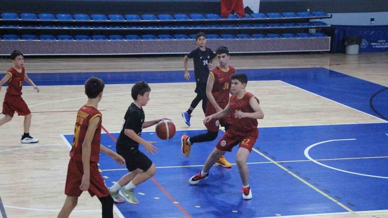 Düzce'de U-14 Erkekler Basketbol Ligi Başladı