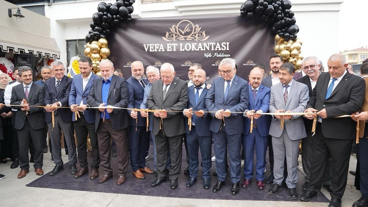 Düzce'de Vefa Et Lokantası Açılışında İş ve Siyaset Buluştu