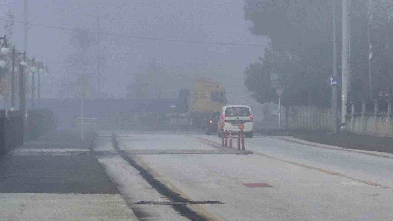 Düzce'de Yoğun Sis: Görüş 15 Metreye Düştü, Kartpostallık Görüntüler