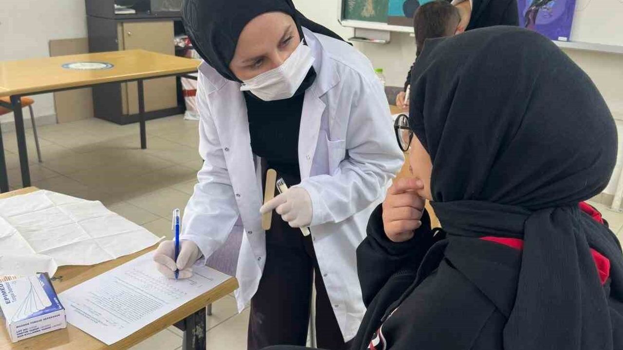 Düzce Fen Lisesi'nde 150 Öğrenciye Ücretsiz Diş Taraması