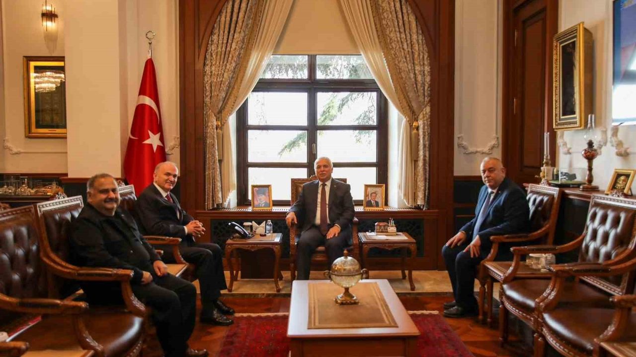 Düzce Heyeti Trabzon'da: Başkan Faruk Özlü Vali Aziz Yıldırım'ı Ziyaret Etti