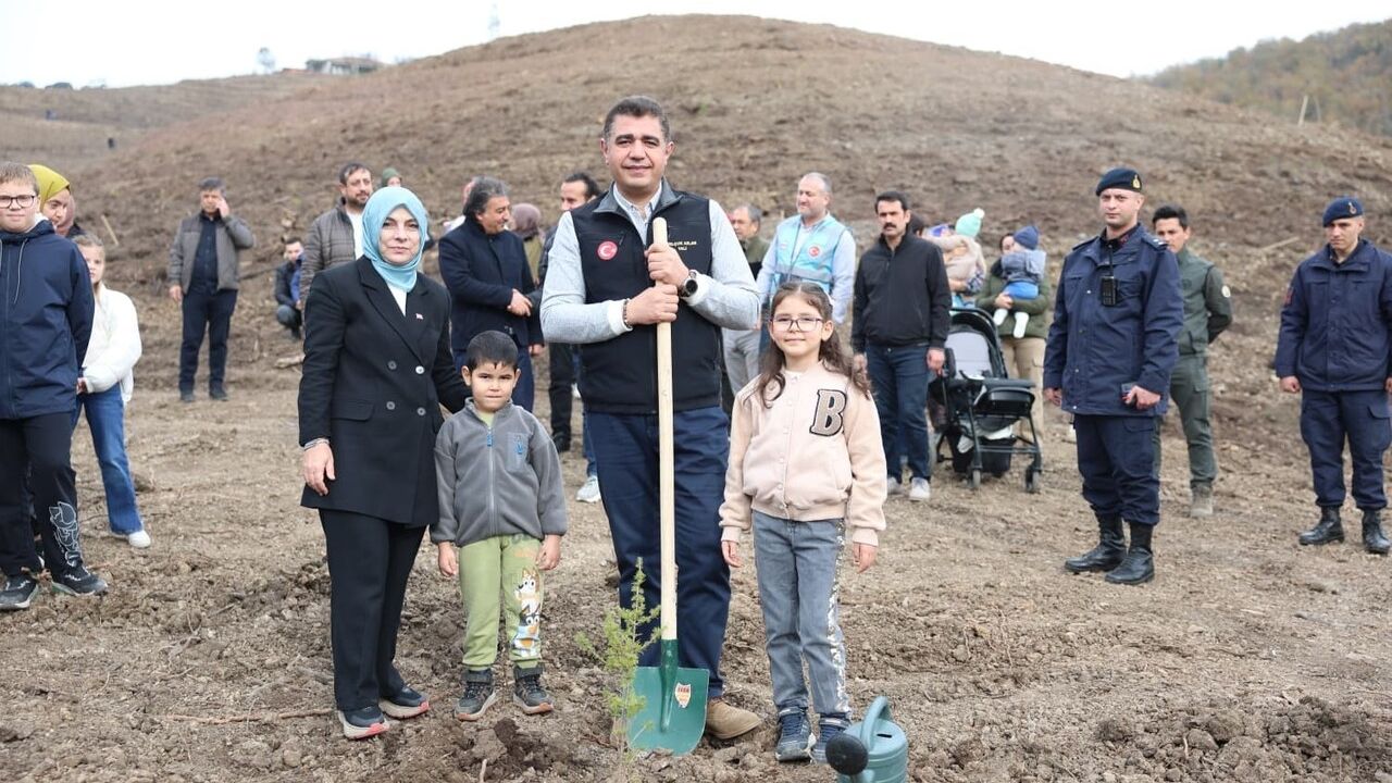 Düzce Öğretmenleri Hatıra Ormanı'na Bin Fidan Dikildi