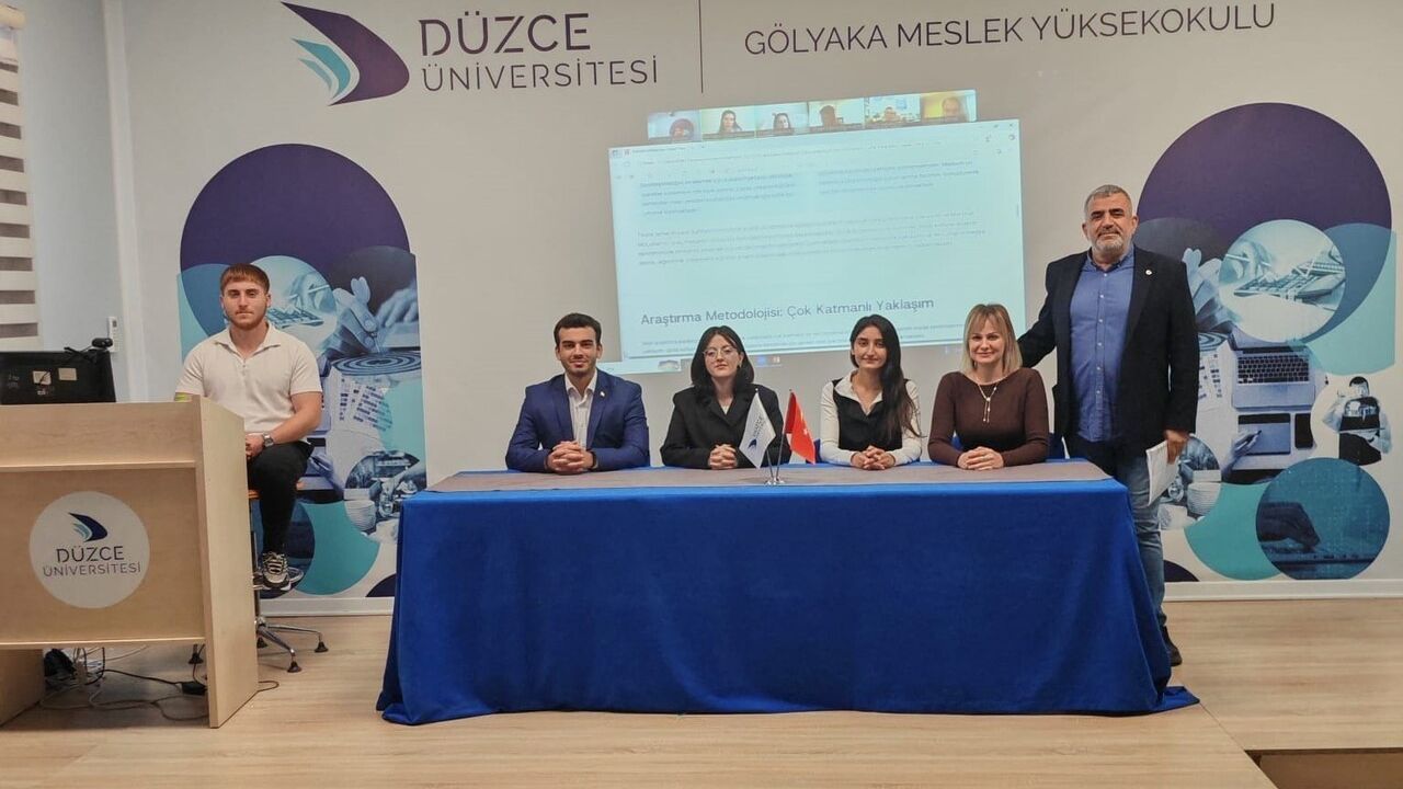 Düzce Üniversitesi 15. Yeni Dünyada İletişim Kongresi'nde MBTI ve Sosyal Medya Araştırması