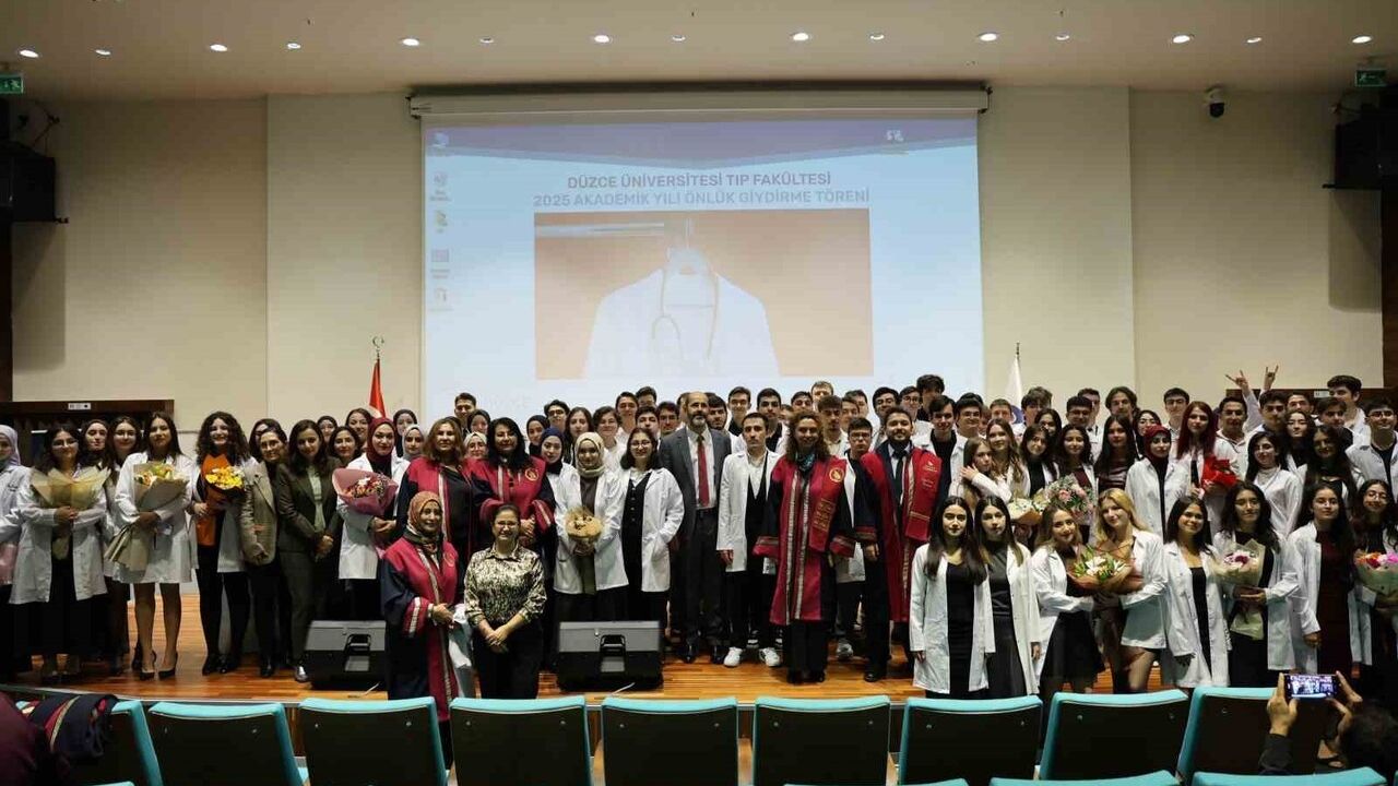 Düzce Üniversitesi Tıp Fakültesi’nde Beyaz Önlük Giyme Töreni