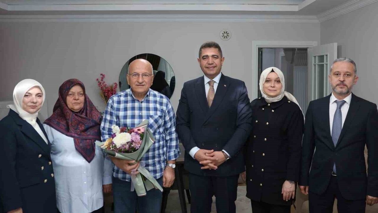 Düzce Valisi Selçuk Aslan 24 Kasım'da Emekli Öğretmenleri Ziyaret Etti