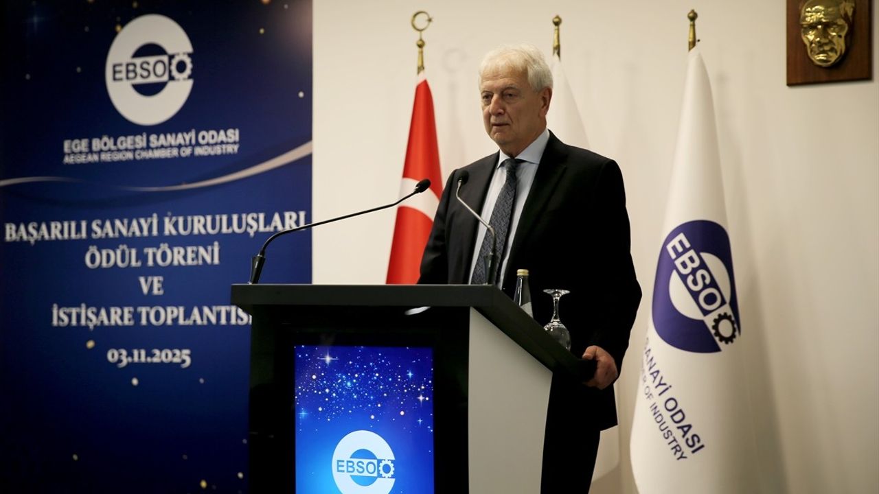 EBSO'dan Başarılı Sanayi Kuruluşlarına Ödül ve 50-70 Yıllık Üyelere Plaket