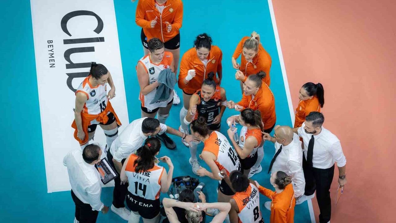 Eczacıbaşı Dynavit, Aras Kargo'yu 3-0 mağlup etti