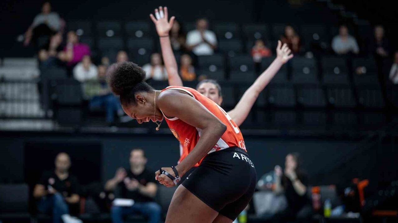 Eczacıbaşı Dynavit Şampiyonlar Ligi'ne Galibiyetle Başladı