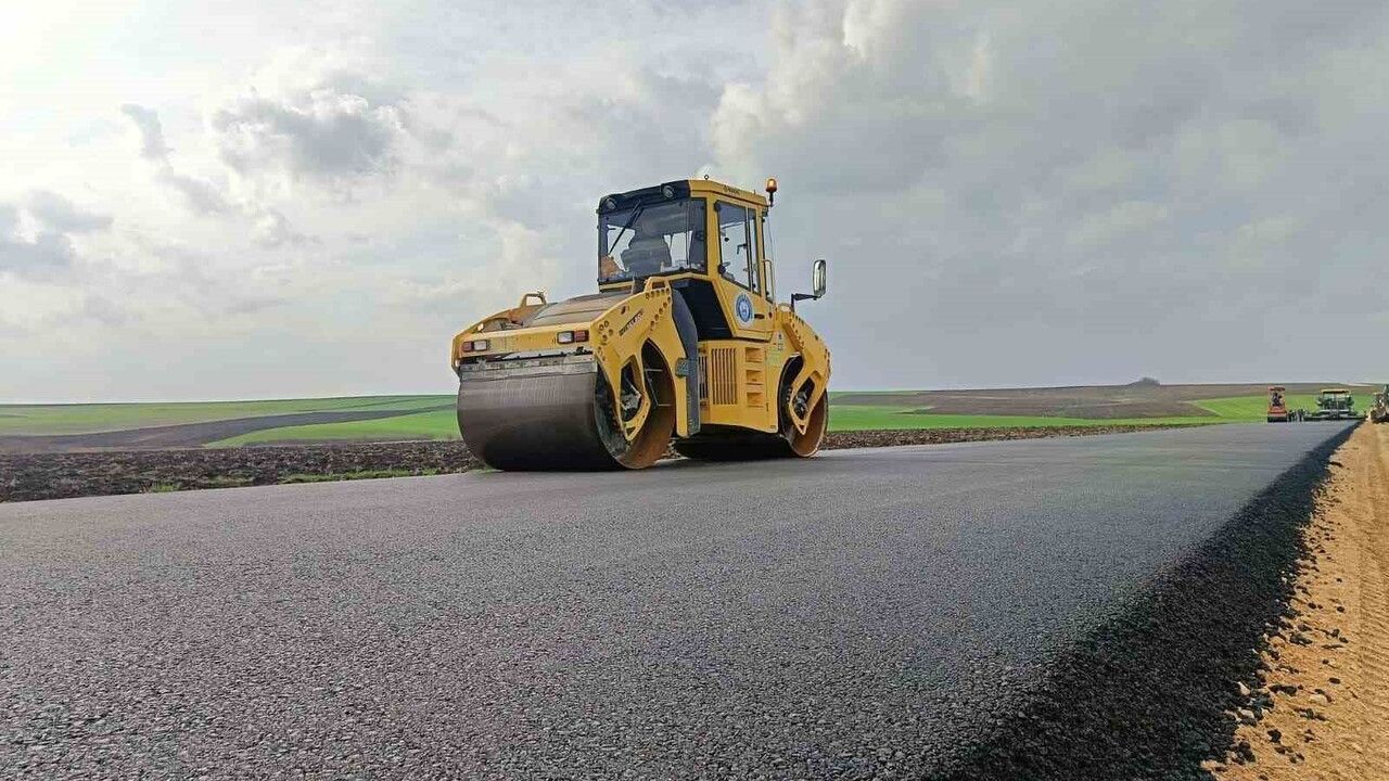 Edirne'de Köy Yolları Sıcak Asfaltla Yenileniyor: 155 km Tamamlandı