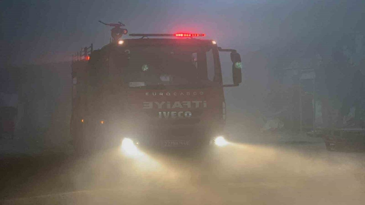 Edirne'de Palet Fabrikasında Yangın: İtfaiye Hızla Müdahale Etti