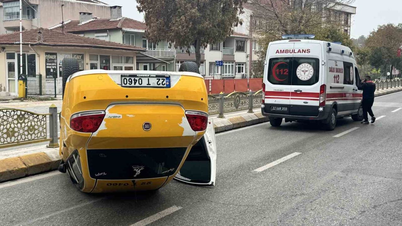 Edirne'de Ters Devrilen Taksi Metrelerce Sürüklendi — Emniyet Kemeri Kurtardı
