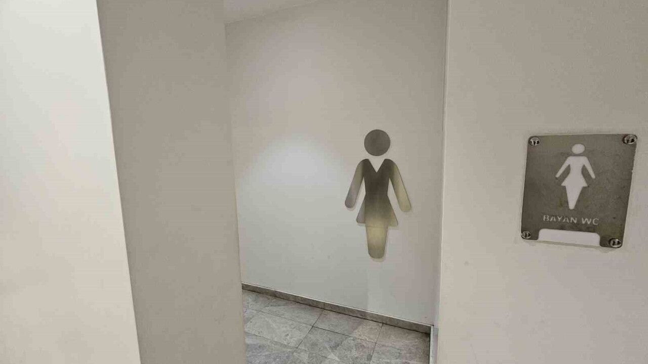 Edirne Erasta AVM'de Bayan Tuvaletinde Cep Telefonuyla Görüntü Girişimi