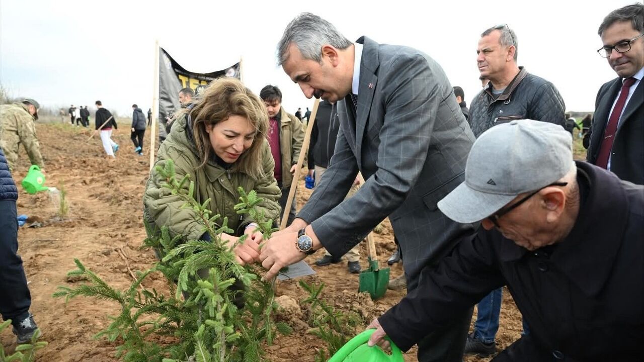 Edirne Lalapaşa'da 500 Fidan Şehitler Anısına Toprakla Buluştu