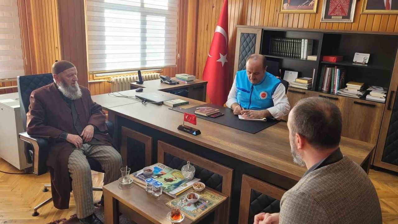 Edirneli imam ve oğlu Gazze için 155 bin 275 lira bağış teslim etti