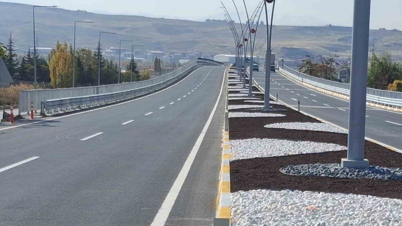 Edremit Köprülü Kavşağı Açıldı: Van Trafiğine Yeni Nefes
