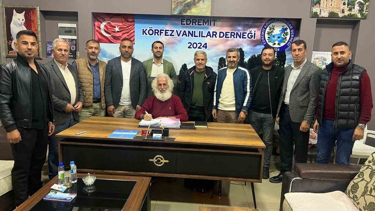 Edremit Körfezi Vanlılar Derneği'nden 80 Öğrenciye Burs Desteği