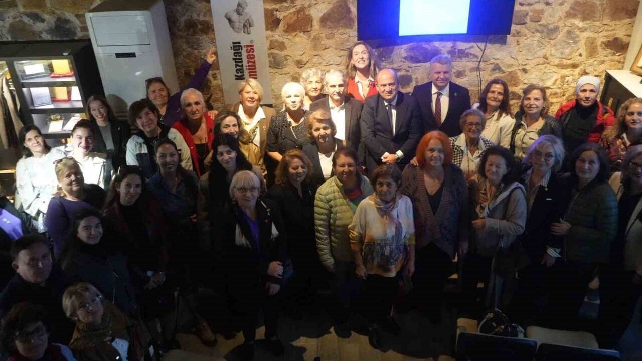 Edremit Ticaret Odası: 'Dünya Bir Yana, Ben Bir Yana' Söyleşisi — Kadına Yönelik Şiddete Karşı