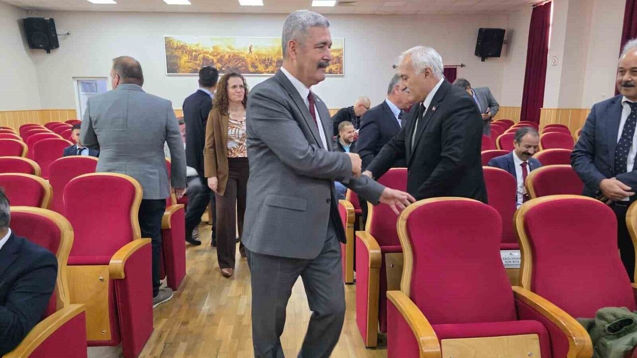 Efeler'de 'Eğitim Yöneticileri Okuyor' yeni dönem: 'Atatürk’ün Etik Mirası' seçildi