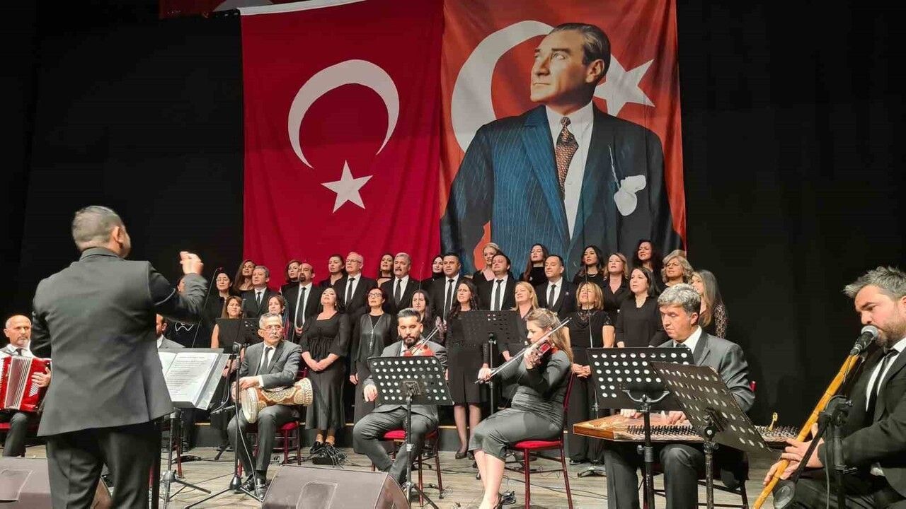 Efeler’de Müzik ve Sanat Akademisi İş Birliğiyle Maarif Korosu'ndan Unutulmaz Konser