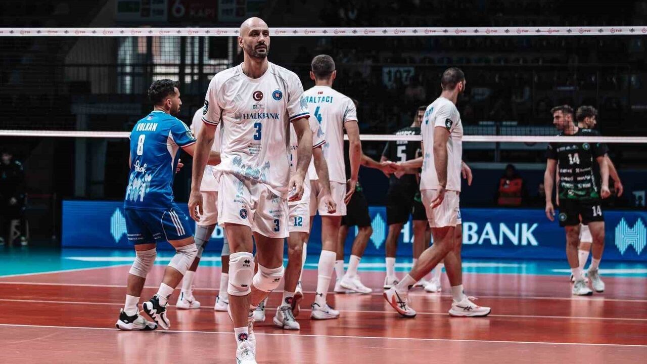 Efeler Ligi: Halkbank 3-0 Bursa B.B. Spor