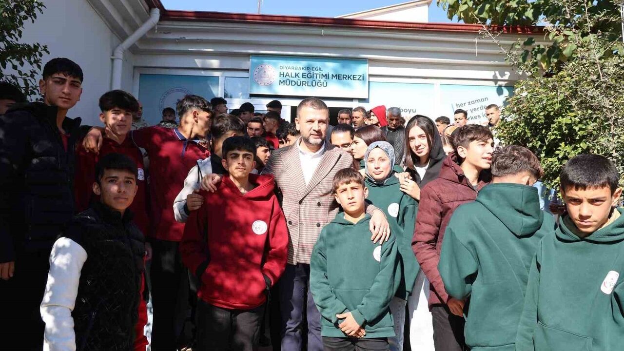 Eğil Belediyesi'nden 11-12. Sınıflara "Etkili Sınav Hazırlıkları" Konferansı
