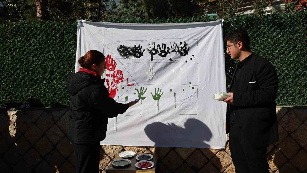 Eğil'de 'Filistin için sen de iz bırak' etkinliği: Öğrenciler destek verdi