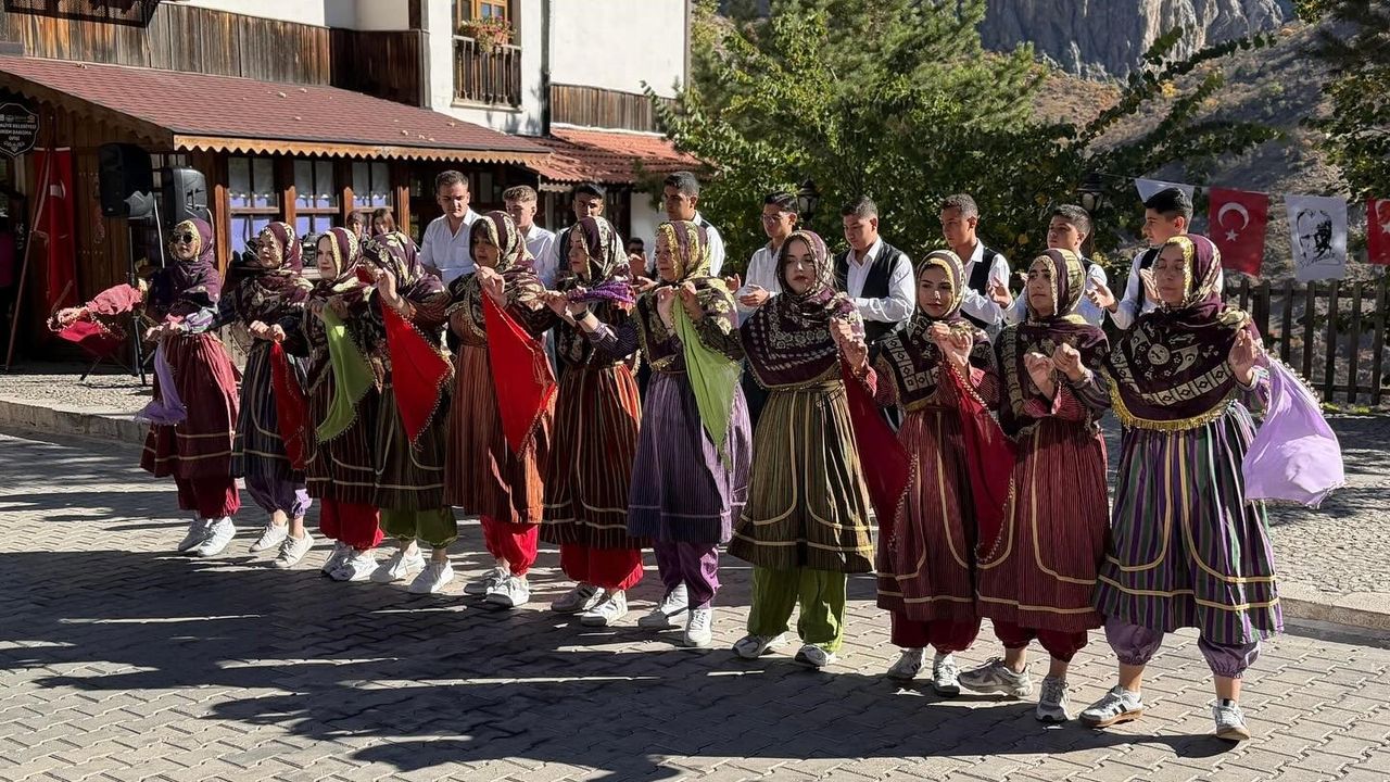 Eğin Halk Oyunları Kemaliye'de Gençlerle Yeniden Canlanıyor