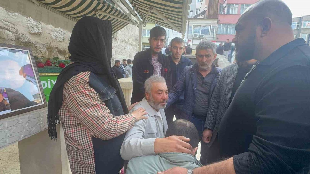 Eğirdir'de motosiklet kazası: 22 yaşındaki Mert Candemir yaşamını yitirdi