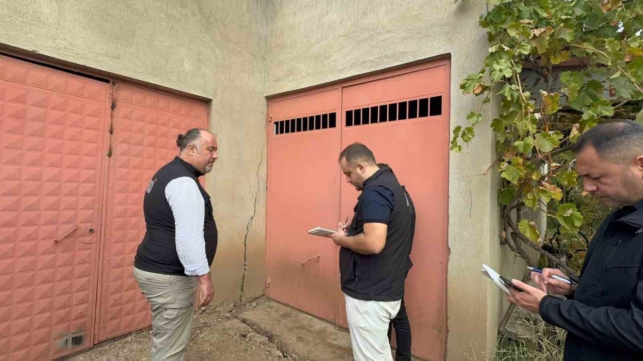 Eğirdir'de Obruklar ve Duvar Çatlakları: AFAD İncelemeleri Sürüyor