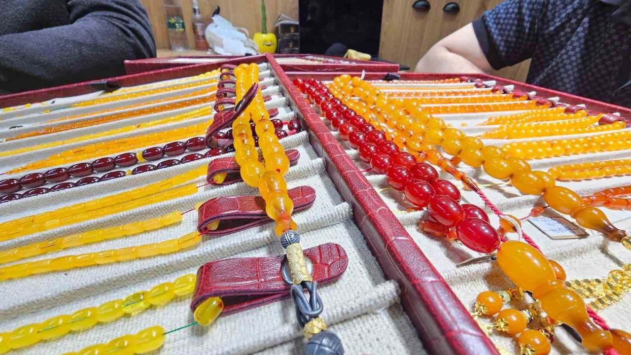 Elazığ’da 1 milyon 600 bin liralık Osmanlı kehribarı tespih alımı