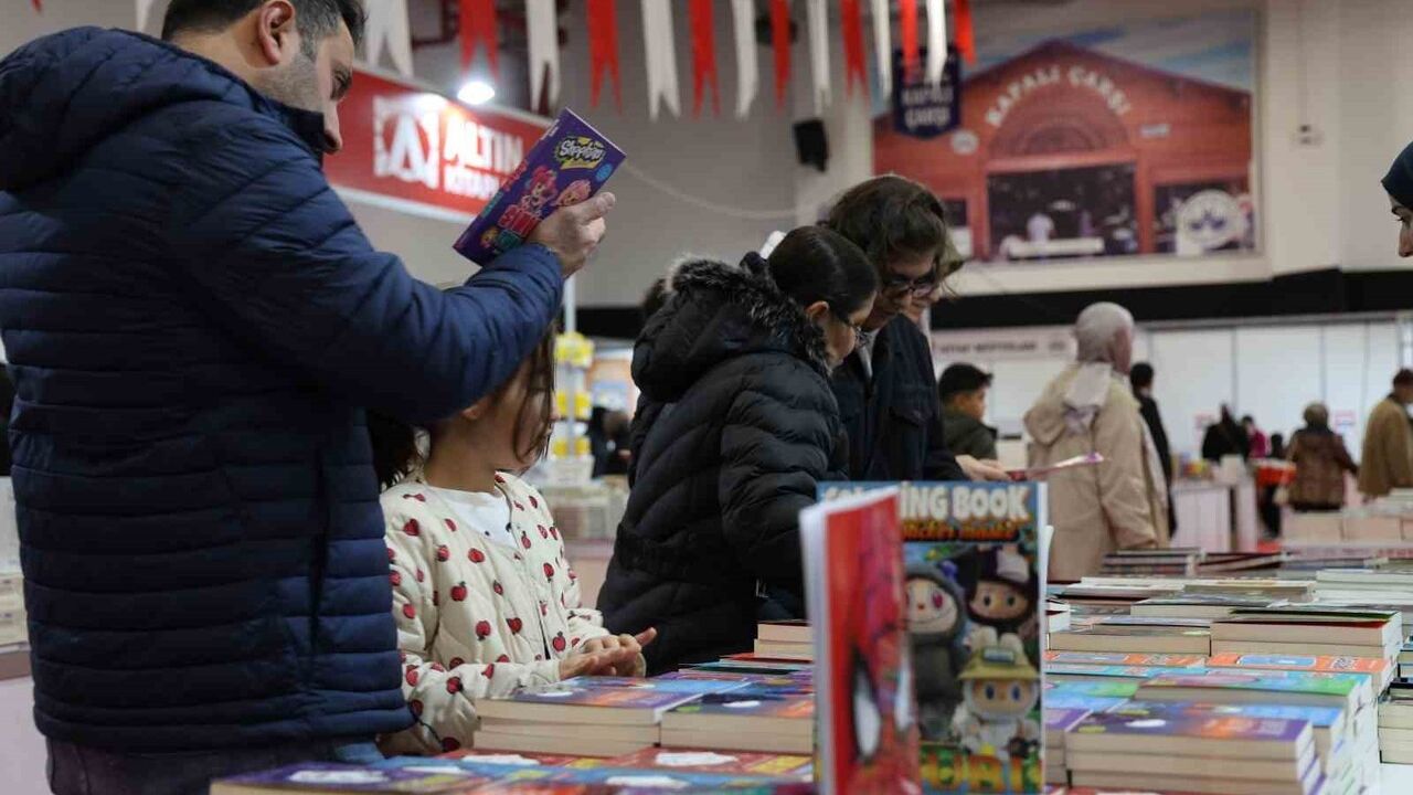 Elazığ'da 6. Kitap Fuarı Açıldı — 80’in Üzerinde Yayınevi Katıldı