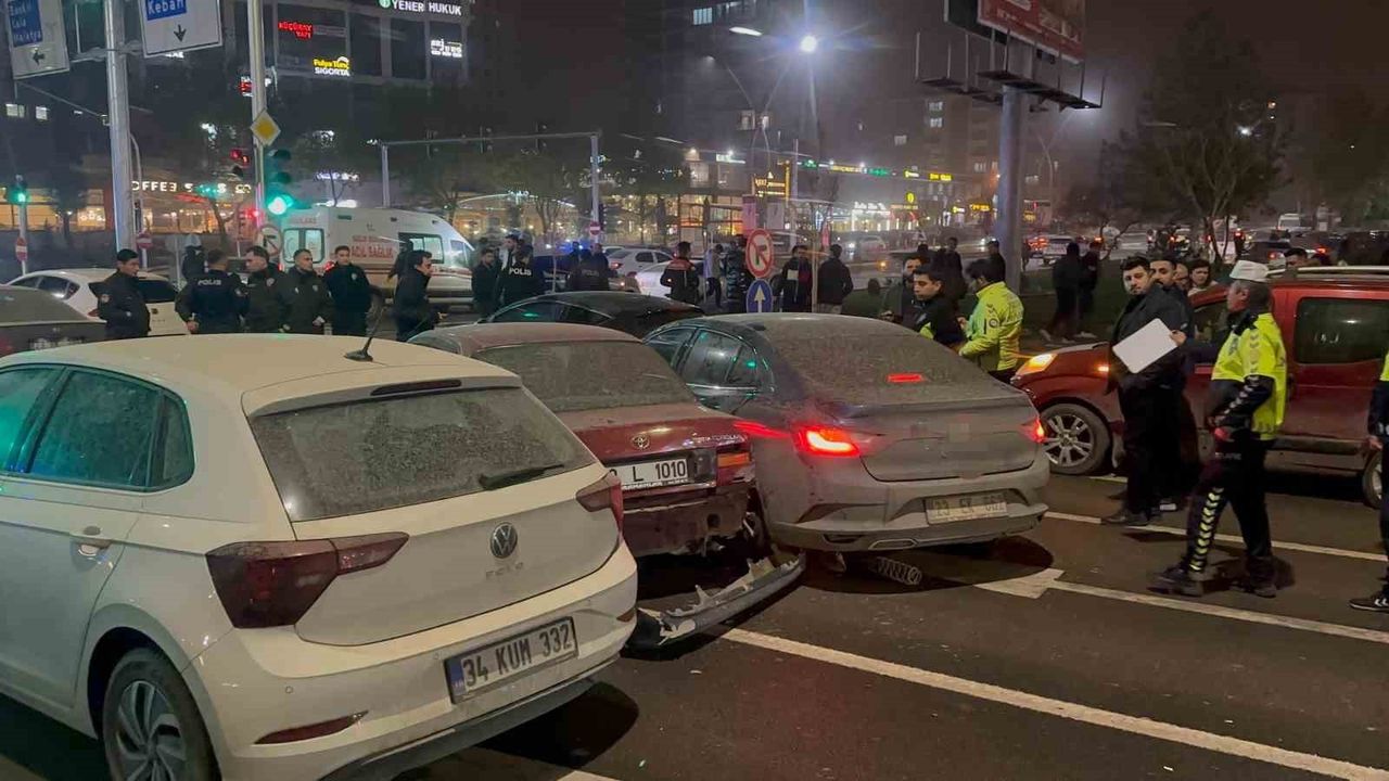 Elazığ'da 7 Araçlı Zincirleme Trafik Kazası: 2 Yaralı