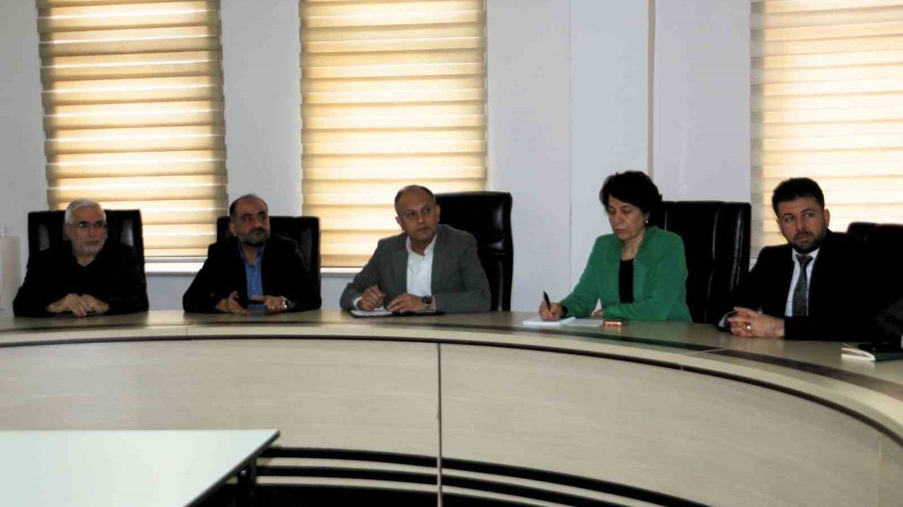 Elazığ'da Hastane Değerlendirme Toplantısı: Hizmet Kalitesi ve Verimlilik