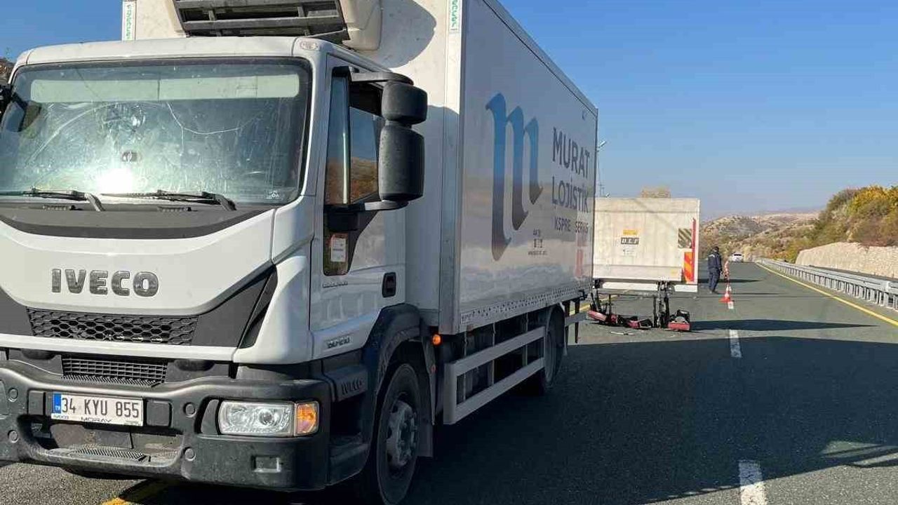 Elazığ’da Minibüs ile Kamyon Çarpıştı: 1 Yaralı