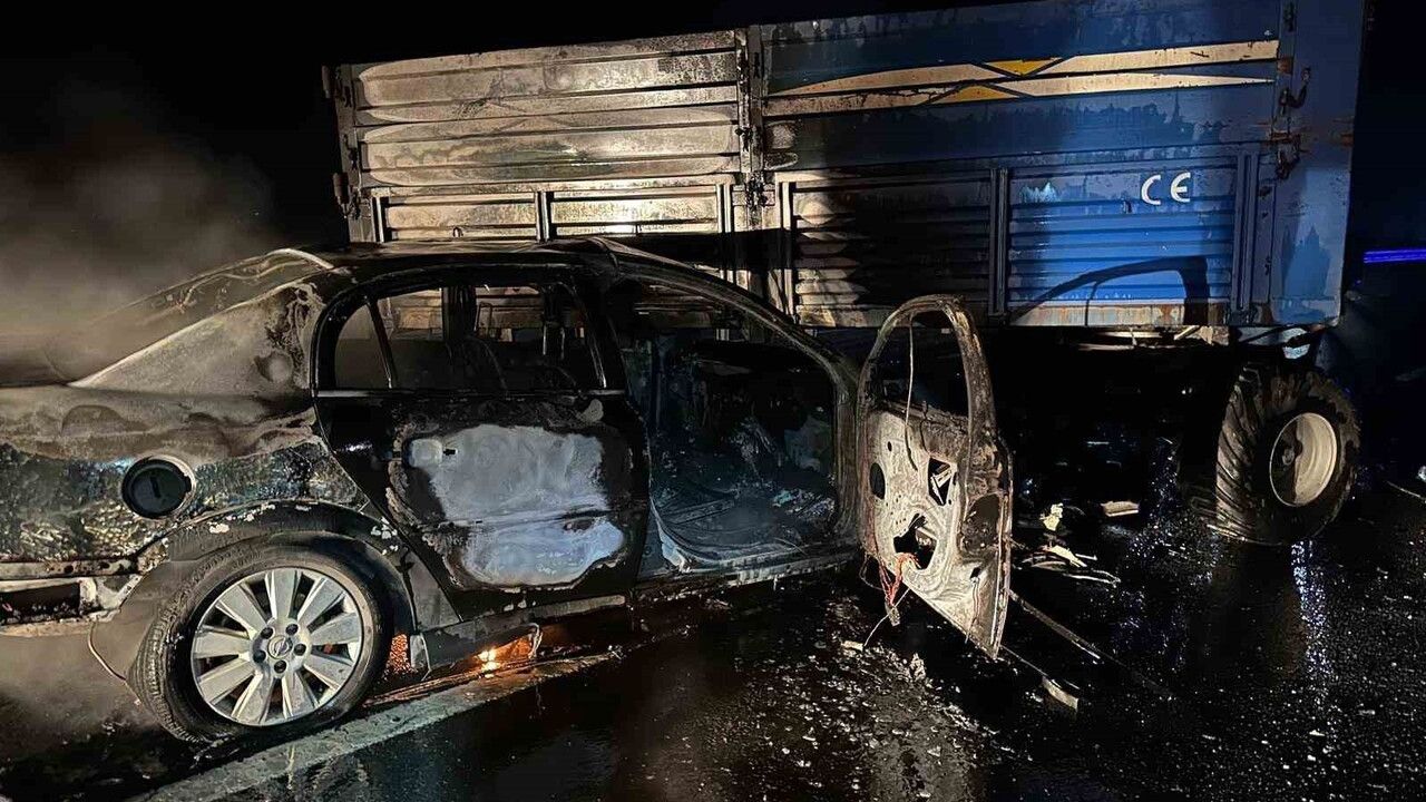 Elazığ'da Römorka Çarpan Otomobil Alev Aldı — 2 Yaralı