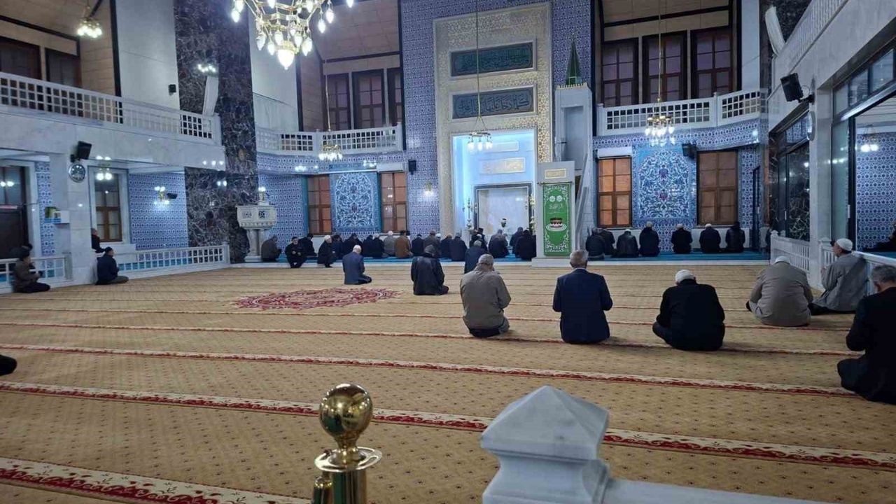 Elazığ'da Sabah Namazı Buluşması Mevlana Camii'nde