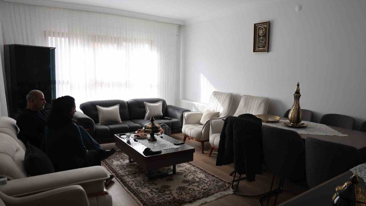 Elazığ'da TOKİ'ye Yerleşen Depremzede Arzu İnce: "Ev İçerisi Yaz Gibi"