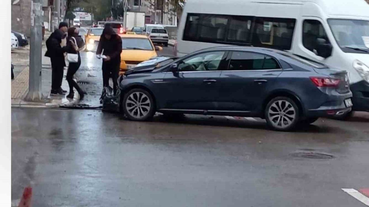 Elazığ'da Trafik Kazası: Rızaiye Mahalle’si Pertek Cadde’sinde 1 Yaralı