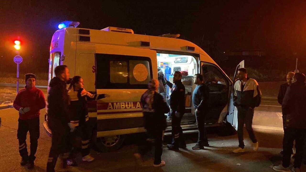 Elazığ'da Trafik Kazası: Taksi ve Otomobil Çarpıştı, 6 Yaralı
