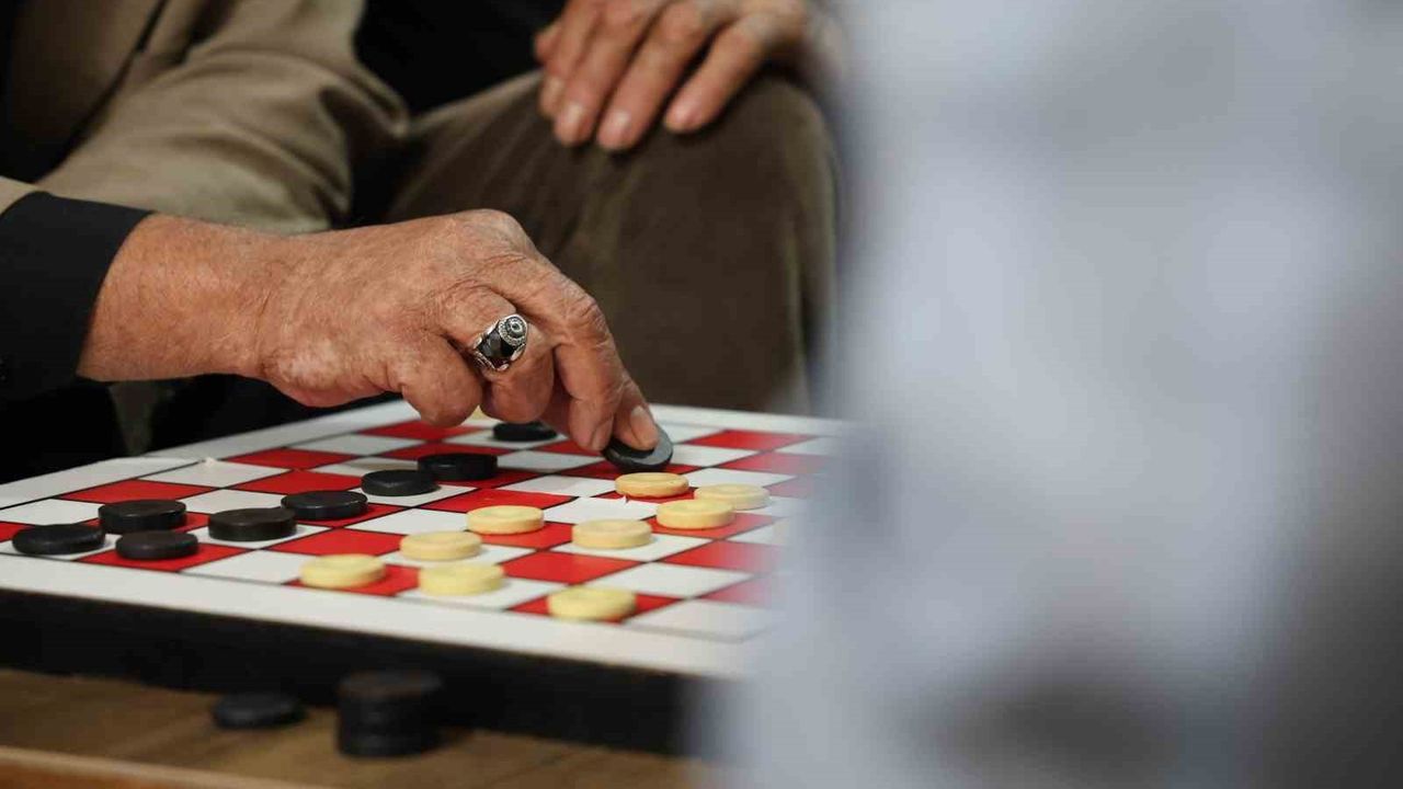 Elazığ'da Yıllardır Süren Dama Geleneği Çay Ocağında