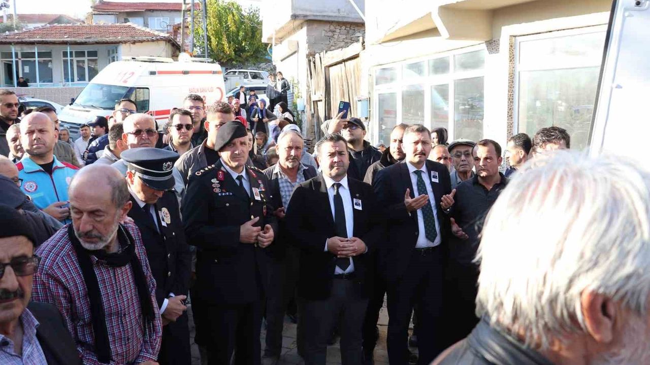 Emekli Emniyet Müdürü Vehbi Yıldız Dualarla Kırkağaç'ta Toprağa Verildi